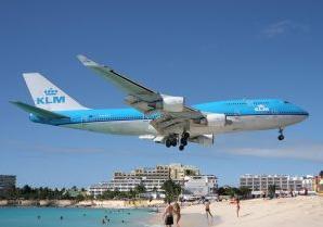 Maho_Beach_landing