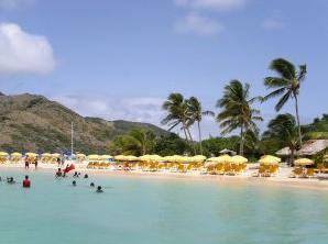 Pinel_Island_Beach_1